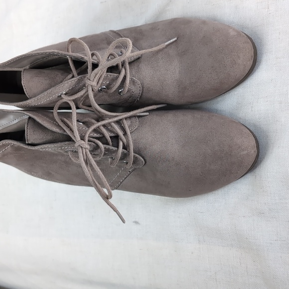 Women’s Lace Up Wedge Booties by Arizona, Taupe - Size 9.5 Lightly used - Picture 2 of 10